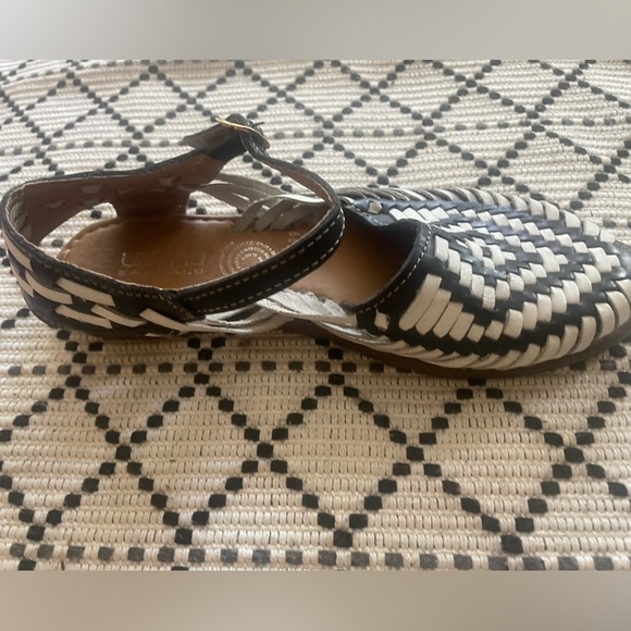 Like new huaraches sandals - Picture 2 of 4